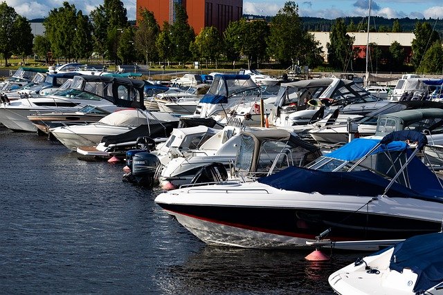 many powet boars in marina