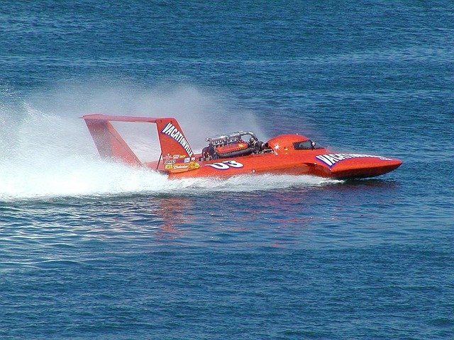 racing boat at full throttle BoaTzNow